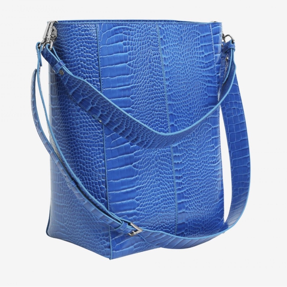 HVISK vegan leather bag danish brand NWT casset croco Klein blue